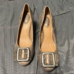 Fossil shoes heels gold colored chunky block heel buckle  3.5" heel size 7